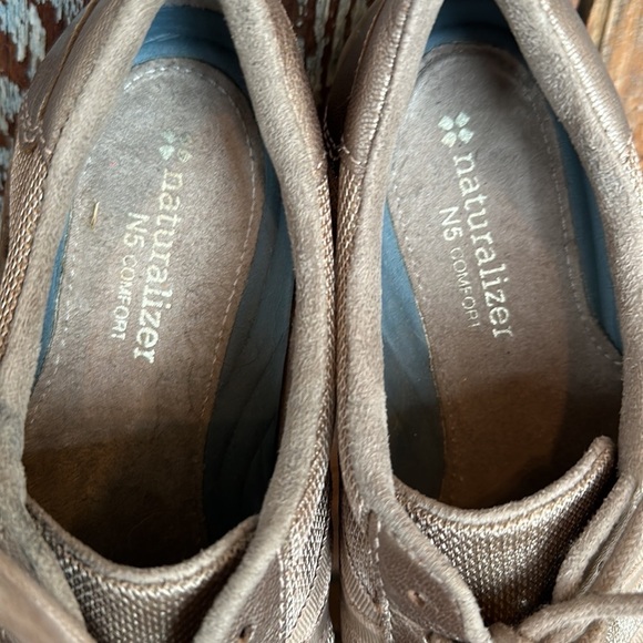 Naturalizer Bronze Defoe Sneaker Size 6.5 - Picture 3 of 8